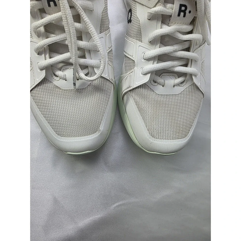 On The Roger Clubhouse Swiss Engine Women Size‎ 9 White Light Green Tennis Shoes
